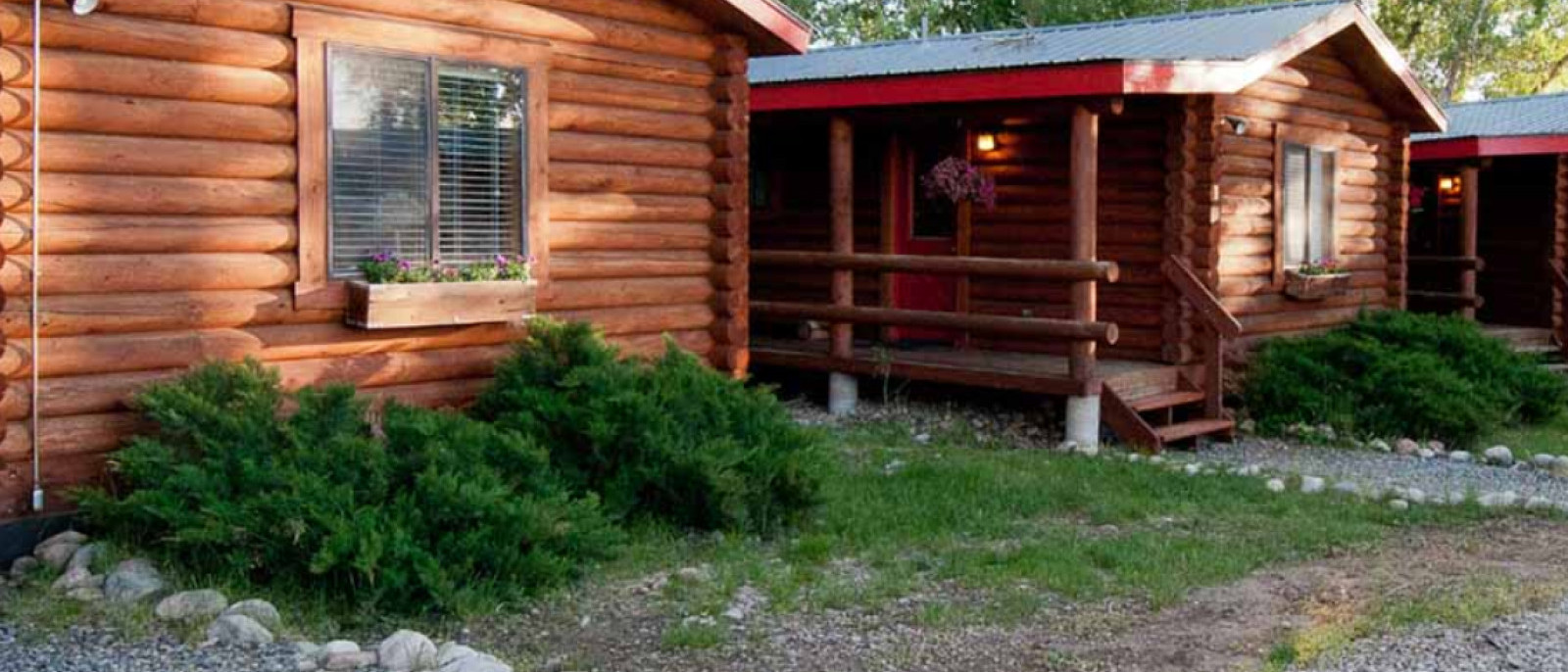 Affordable log cabins in Teton Valley! Convenient location to explore Teton Valley, the National Parks & Jackson Hole - Pet Friendly, Hot Tub, Wi-Fi, Great for families.